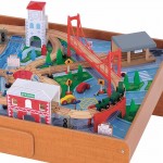 Set trenulet din lemn Big City Train cu masuta de joaca maro